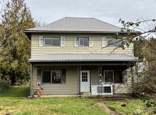 27 Holcomb Rd, Raymond, WA 98577