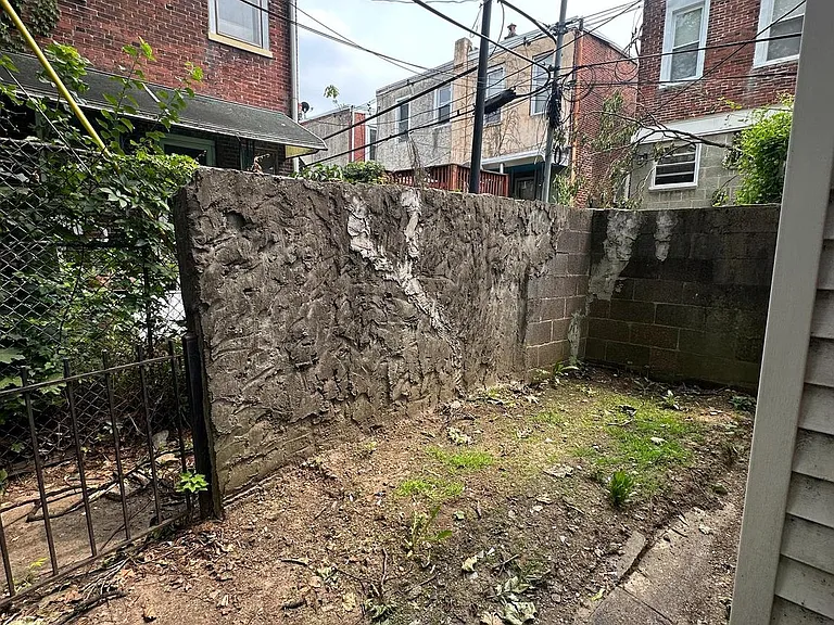 279 S Alden St — Photo 19