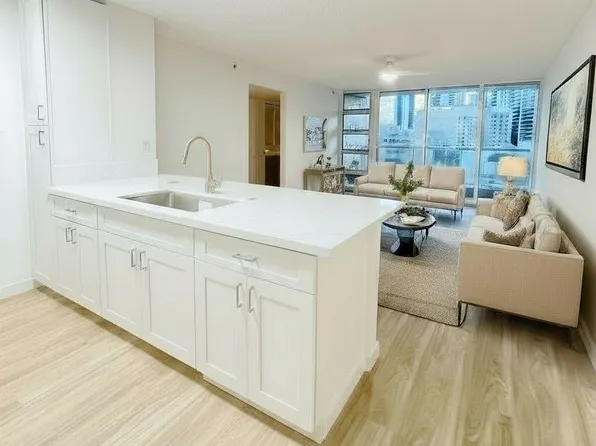 1448 Young St APT 603, Honolulu, HI 96814