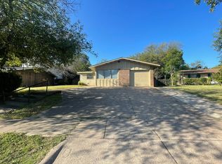 3702 Glacier Ln, Garland, TX 75042