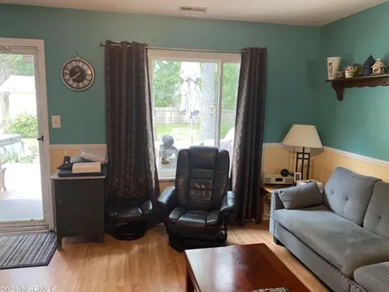513 Crissy Dr — Photo 2