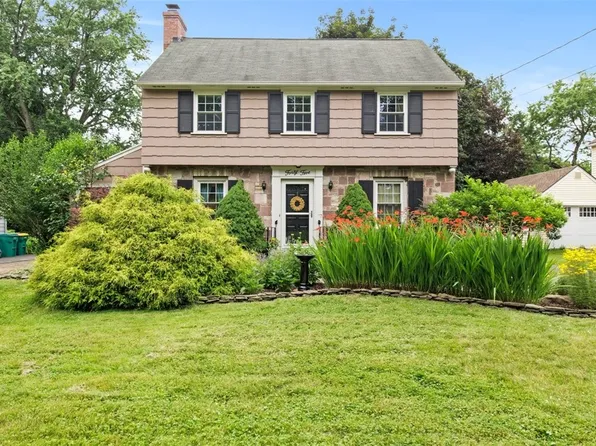 45 Penfield Cres, Rochester, NY 14625
