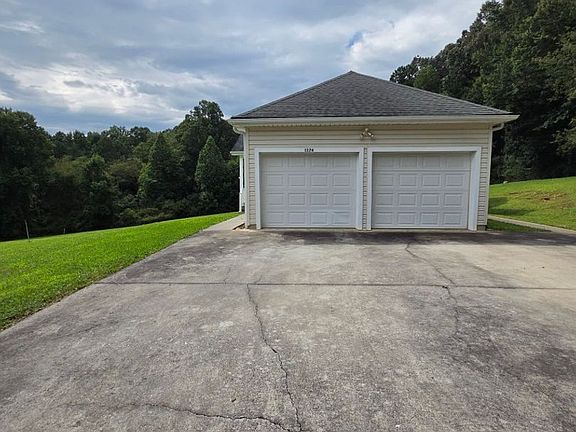 3rd image of 1174 Buchanan Loop Rd