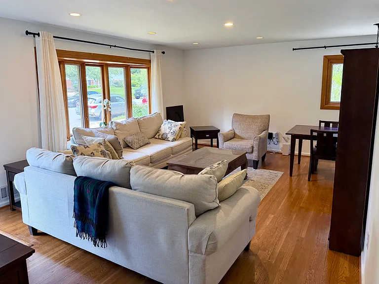 604 Yeonas Dr SW — Photo 7