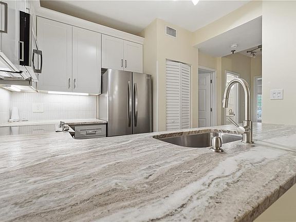 5th image of 230 College Pl APT 215