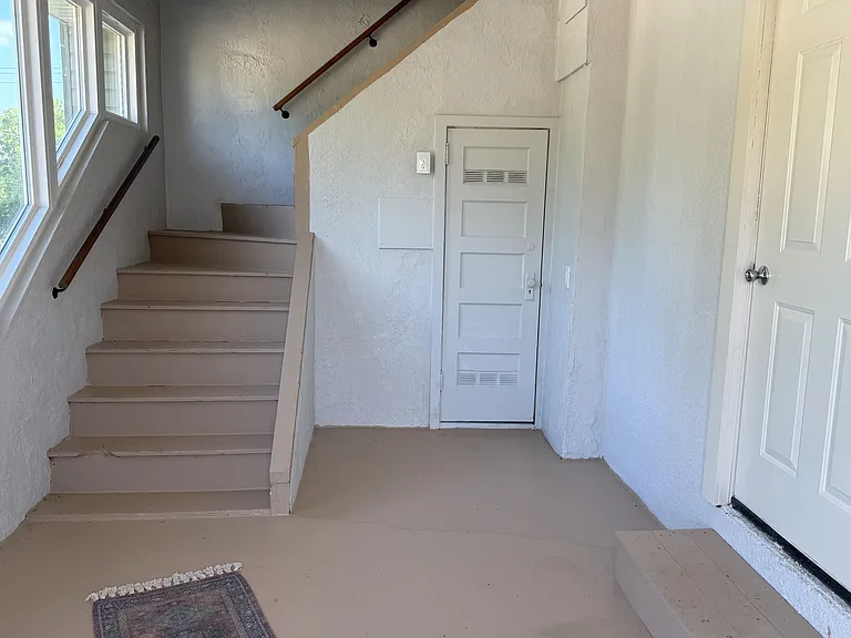 937 Vine St — Photo 16