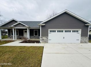 1952 Sherwood Dr, Defiance, OH 43512