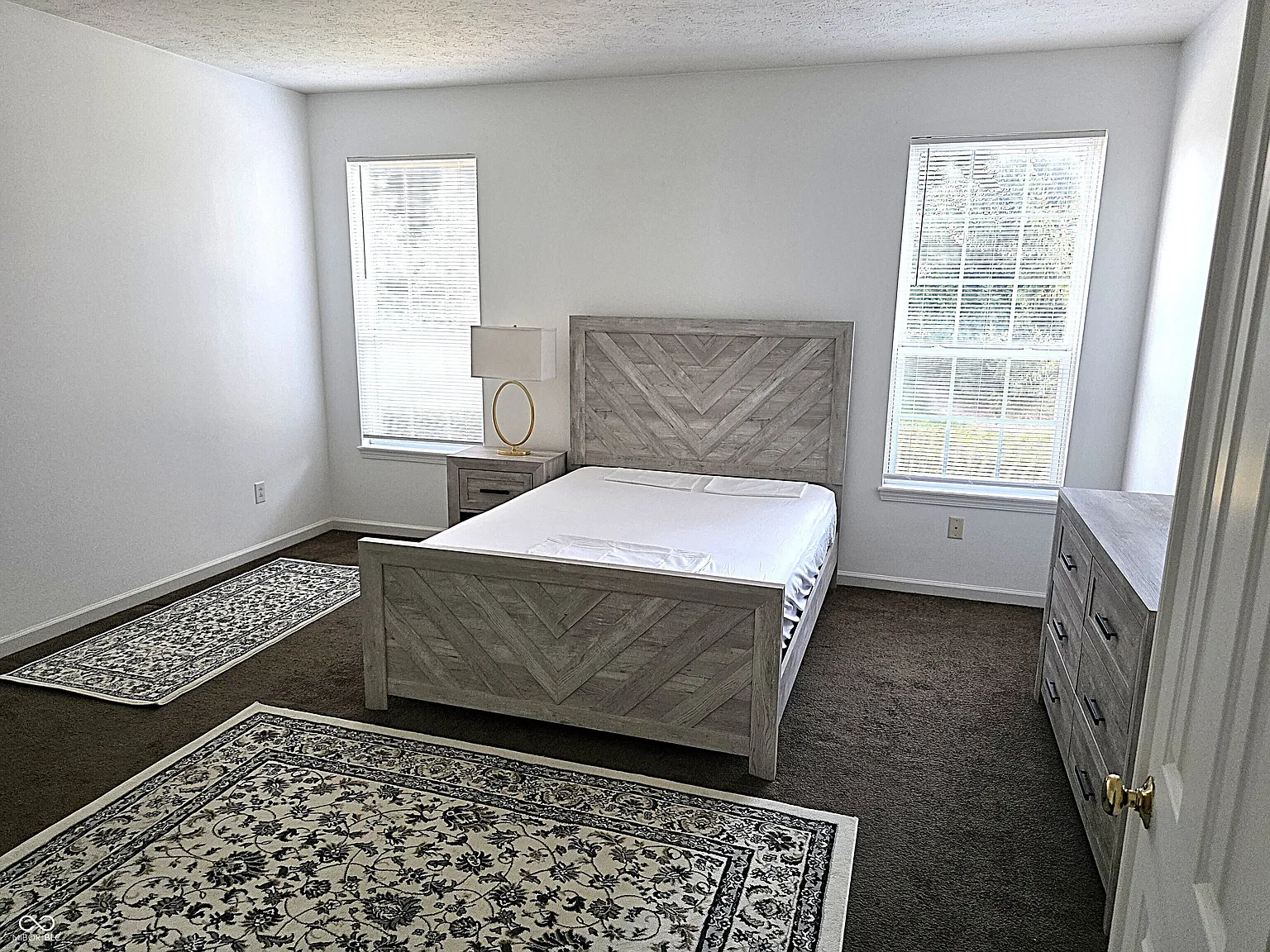 5 bed, 3.0 bath, 3391 sqft, $3,295 — Photo 4