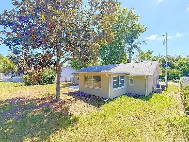 15839 Villa Dr — Photo 46
