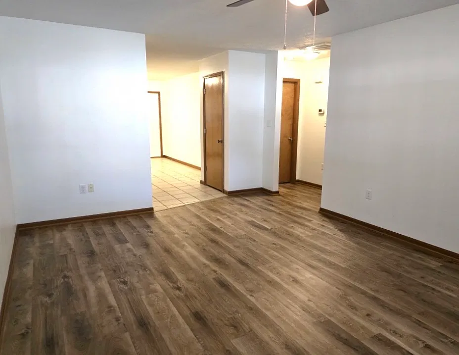 2 bed, 1000 sqft, $975 — Photo 3