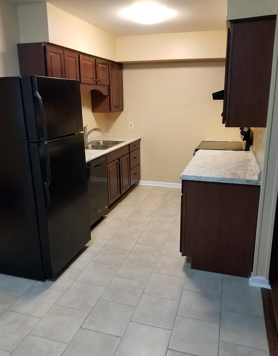 3 bed, 1179 sqft, $1,484 — Photo 3
