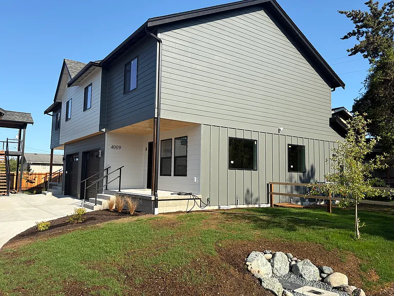 4009 L Ave #A — Photo 2