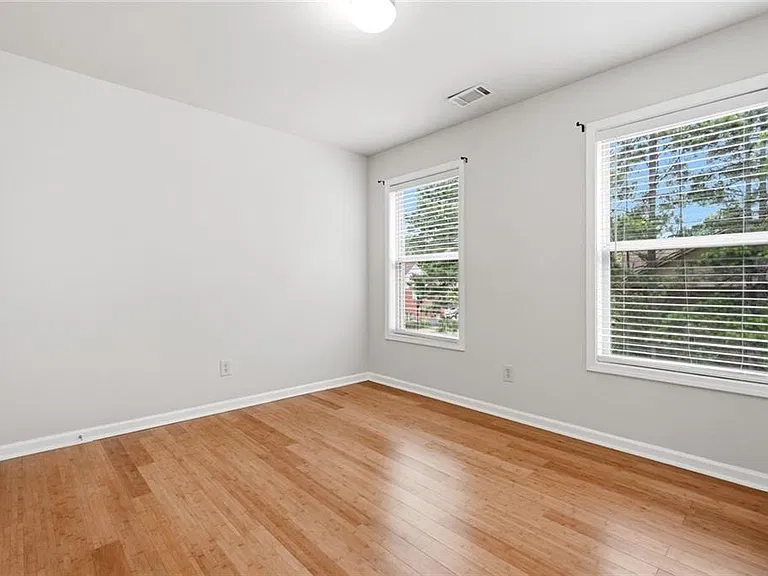 6199 Thorncrest Dr — Photo 17