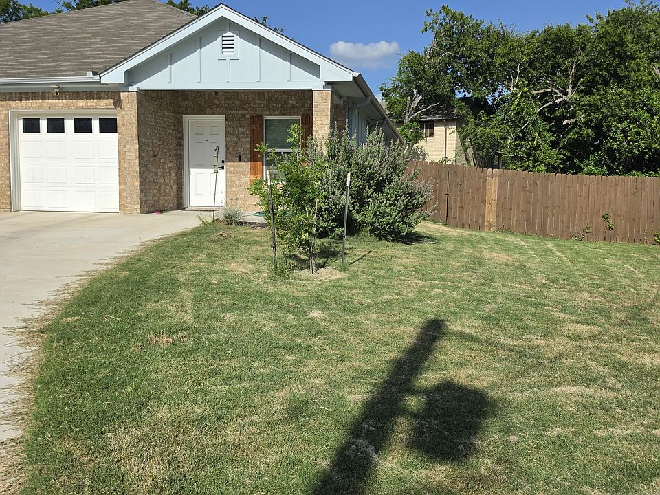 1st image of 901 Mimosa Dr #B
