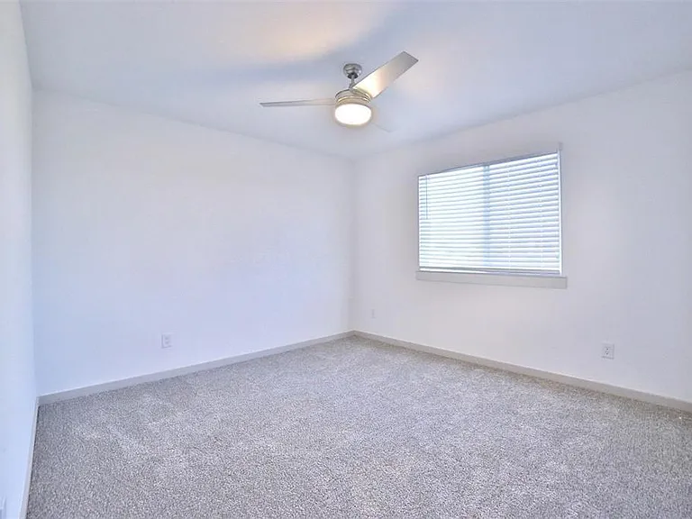 3810 Lila Lake Ln — Photo 5