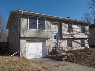 3234 Bluebird Dr, Decatur, IL 62526