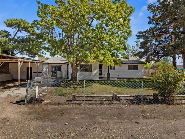 5702 Sunset Dr, Nampa, ID 83686