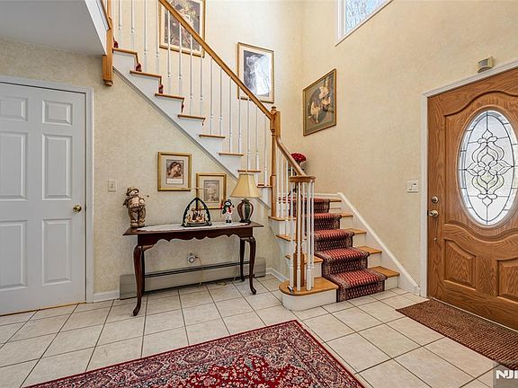 3rd image of 12 Catherine Ter