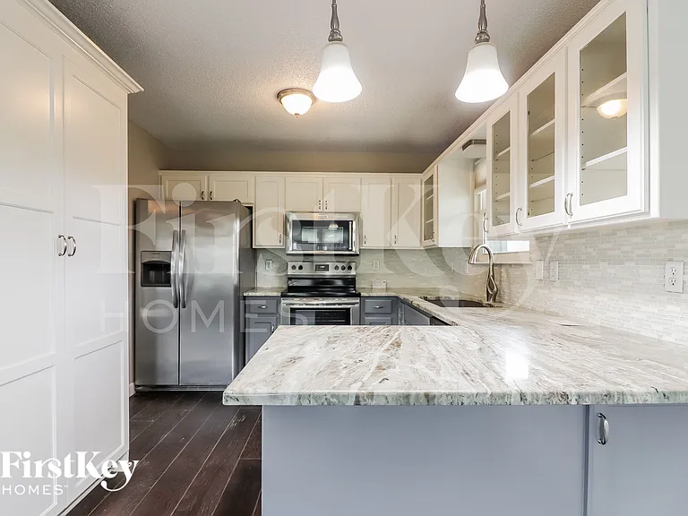 412 N Crest Dr — Photo 5