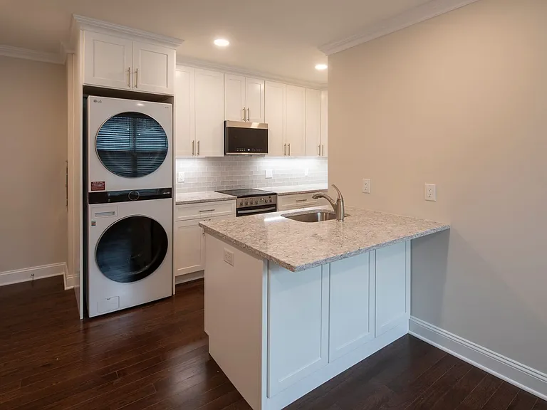 The Parkview at Polifly: In-Unit Washer & Dryer, Heat and Water Included, and Cat & Dog Friendly — Photo 6