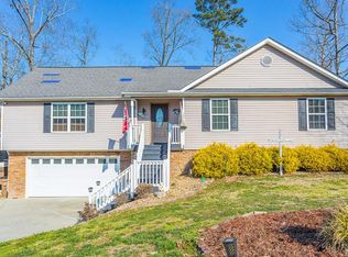 1016 Durgan Pl, Dalton, GA 30721