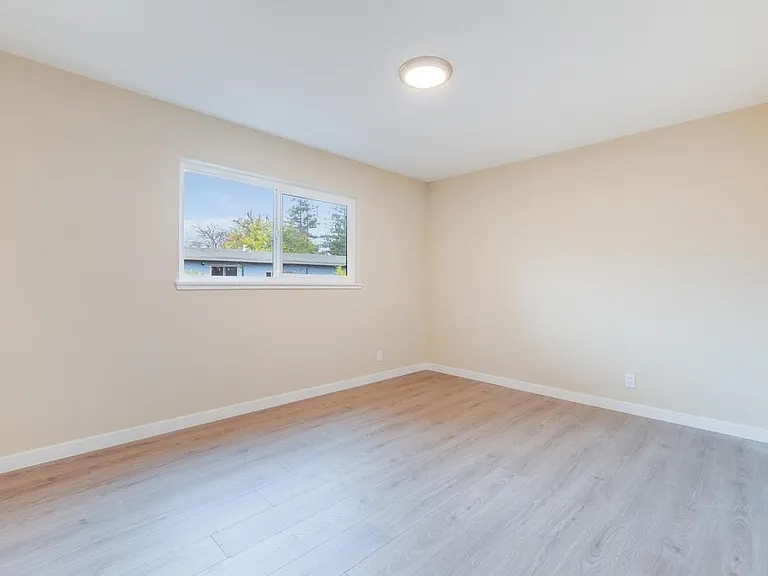 1382 Valota Rd — Photo 16