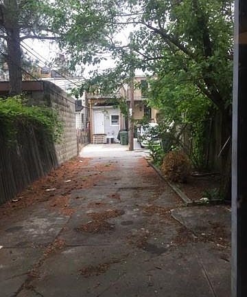 Backyard Parking additional photo