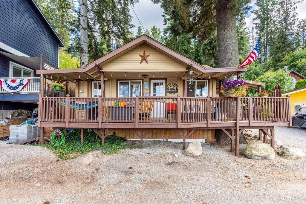 22807 E Park Beach Rd, Spokane, WA