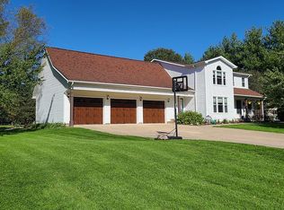 7996 Whisper Ct, Decatur, IL 62521