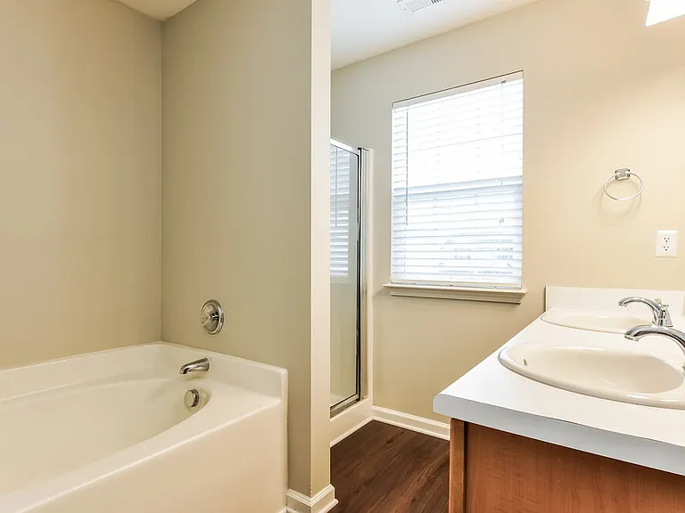 4027 Taylor Oaks Dr — Photo 9