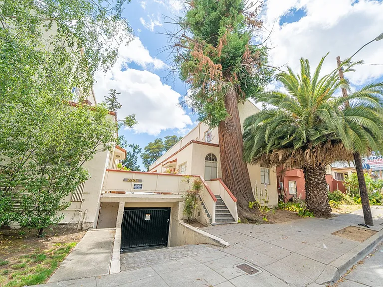 2867 MacArthur Blvd — Photo 1
