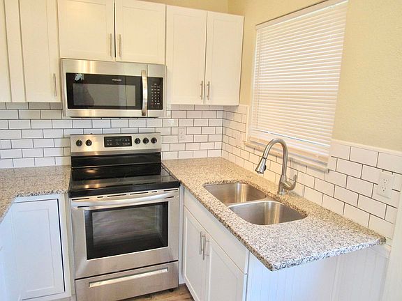 4th image of 120 SE Celestia Ct