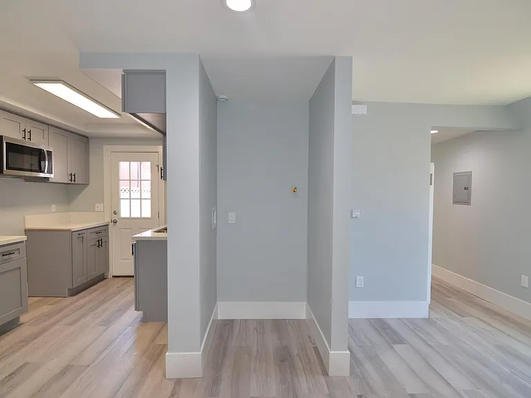 926 W School St — Photo 8