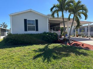 6906 SE Amendment St, Hobe Sound, FL 33455