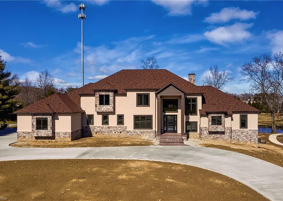 1st image of 457 Avery Ln