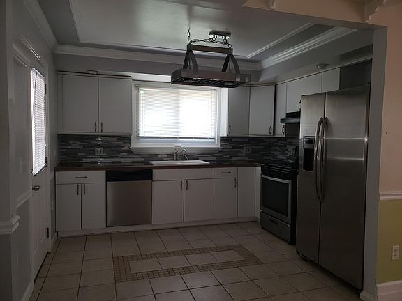 2nd image of 189 Villa Ave