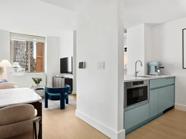 10 East 29th Street image 2 of 27