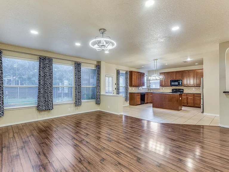 5723 White Oak Cv — Photo 8