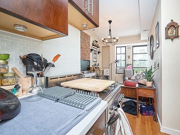 4th image of 1145 Dean St #7E