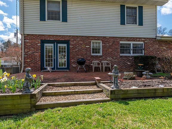 4th image of 452 Brookwood Dr