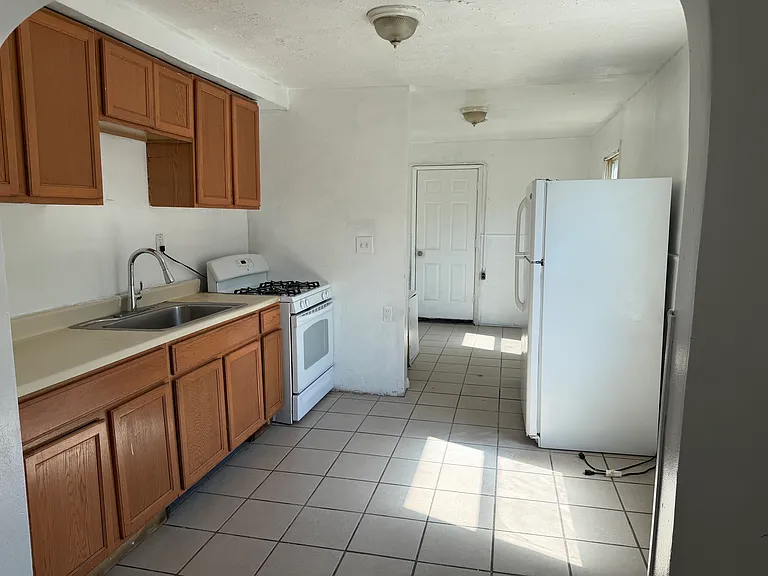 13121 Saint Andrews Ave — Photo 4