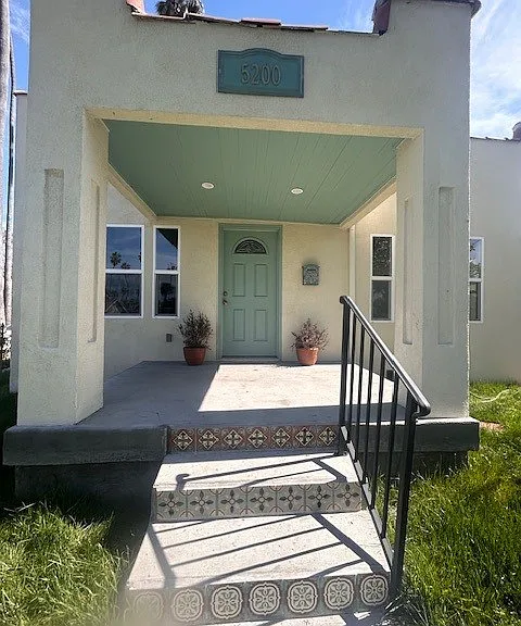 5200 S Saint Andrews Pl — Photo 1