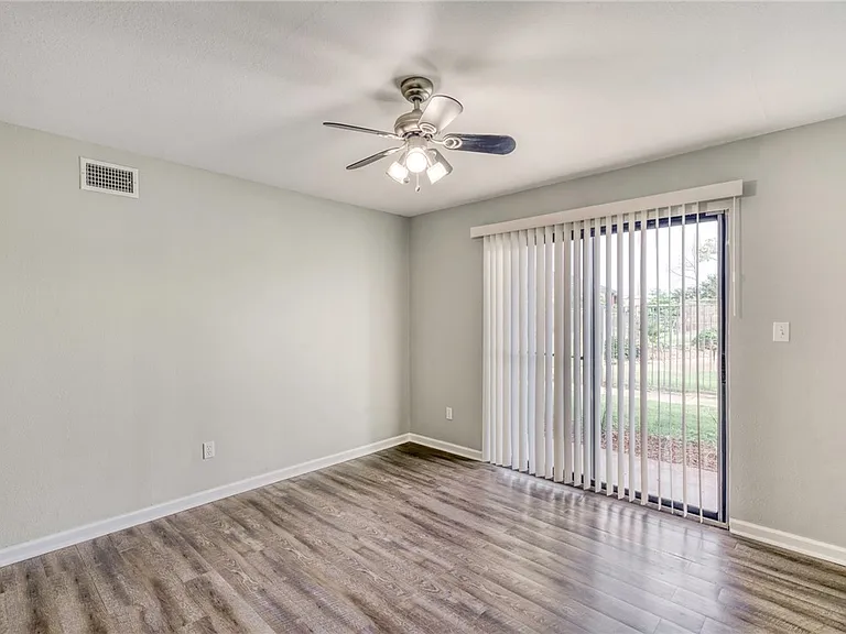 904 University Oaks Blvd #117 — Photo 5