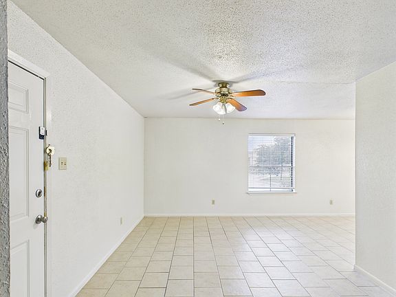 4th image of 1502 Oakdale Cir APT C