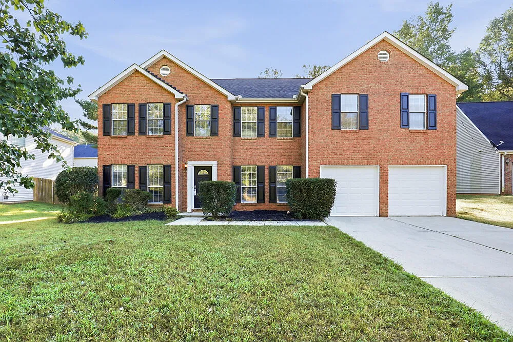4 bed, 2.5 bath, 2700 sqft, $2,395 — Photo 1