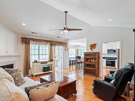 4th image of 2147 Talmage Drive