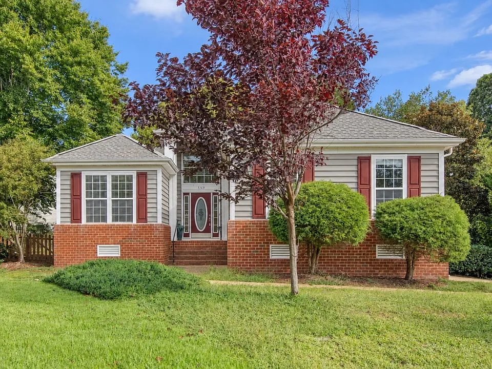 5169 Queen Bishop Ln