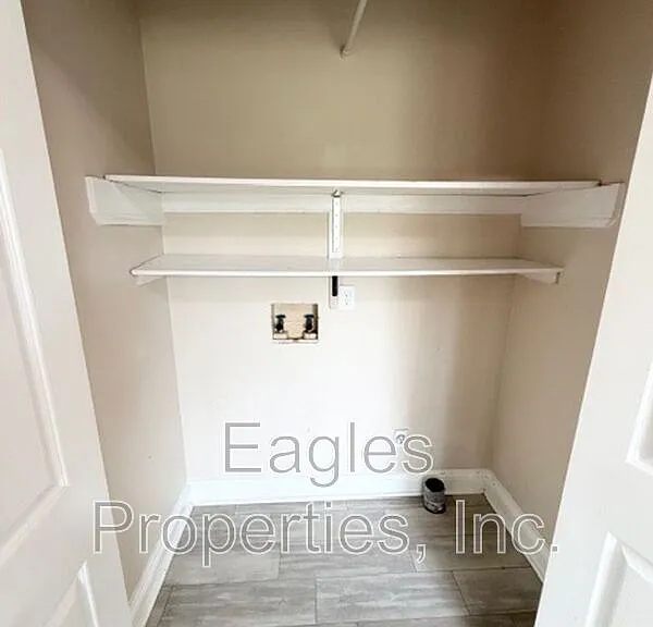 242 N Marion Dr — Photo 13