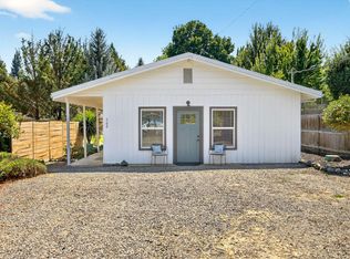 700 Hueners Ln, Jacksonville, OR 97530