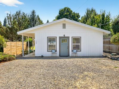 700 Hueners Ln, Jacksonville, OR, 97530